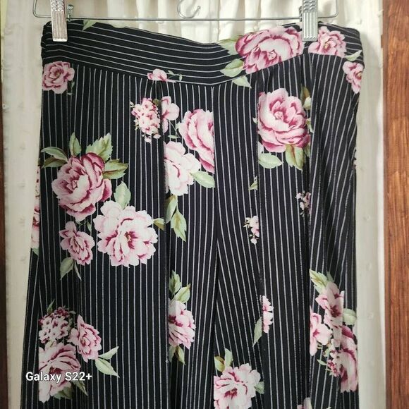 K1 Meek black/pink floral palazzo pants - Picture 2 of 10